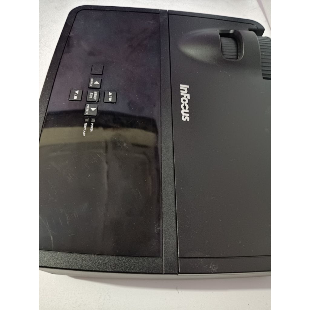 projector bekas