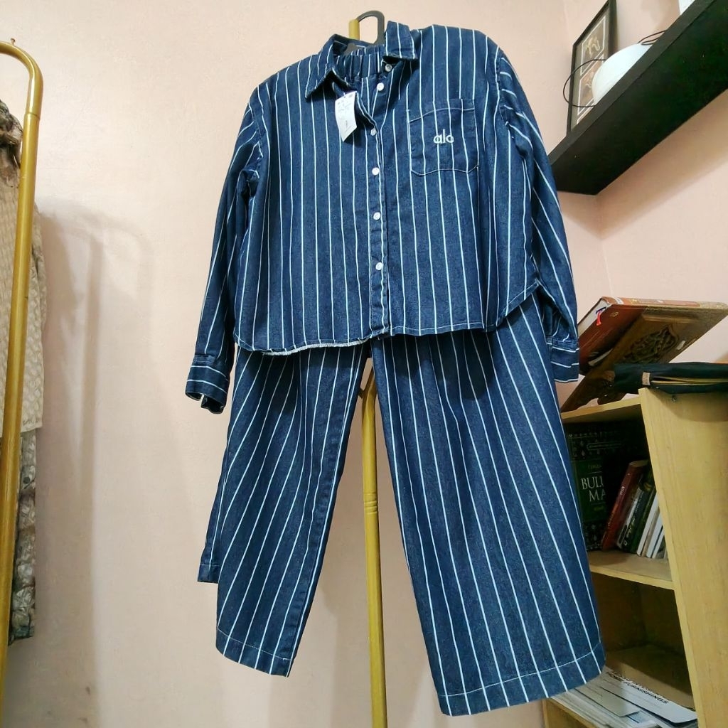 setelan celana jeans alo