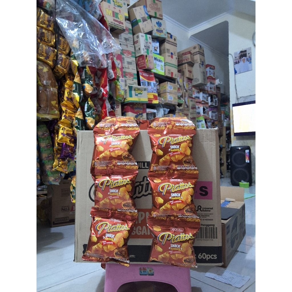 kripik kentang piattos/kripik kentang rasa sapi panggang/snack piattos