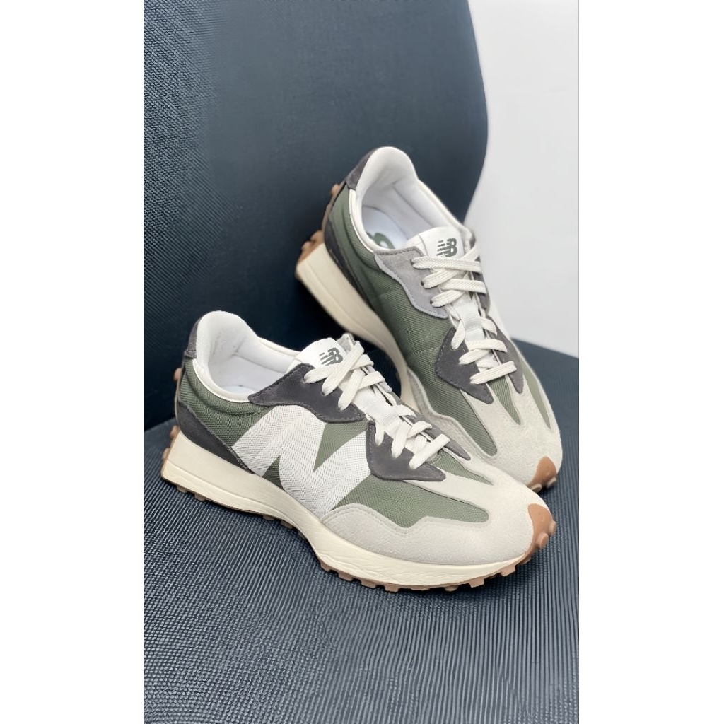 New Balance 327