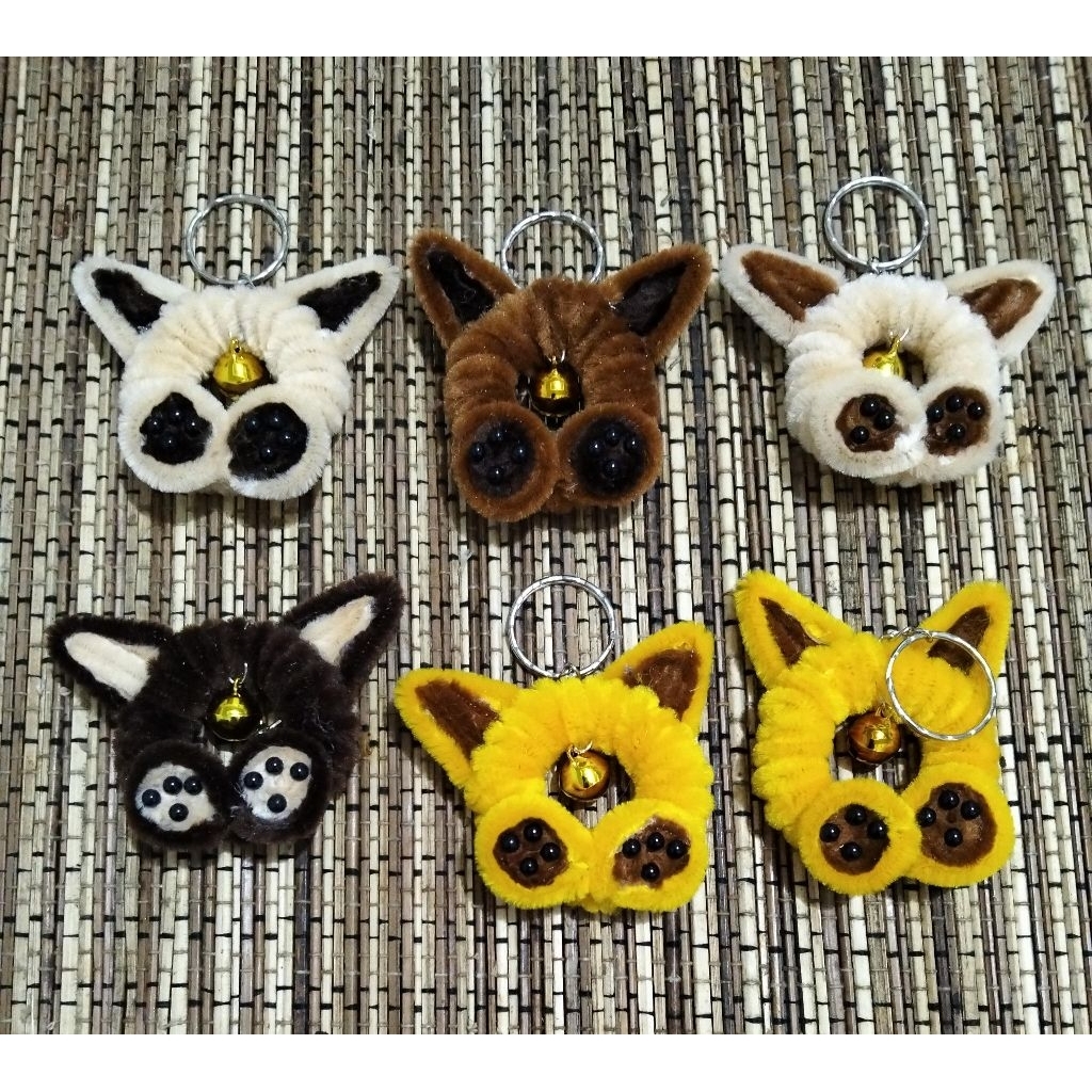 Gantungan Kunci Kucing Kawat Bulu