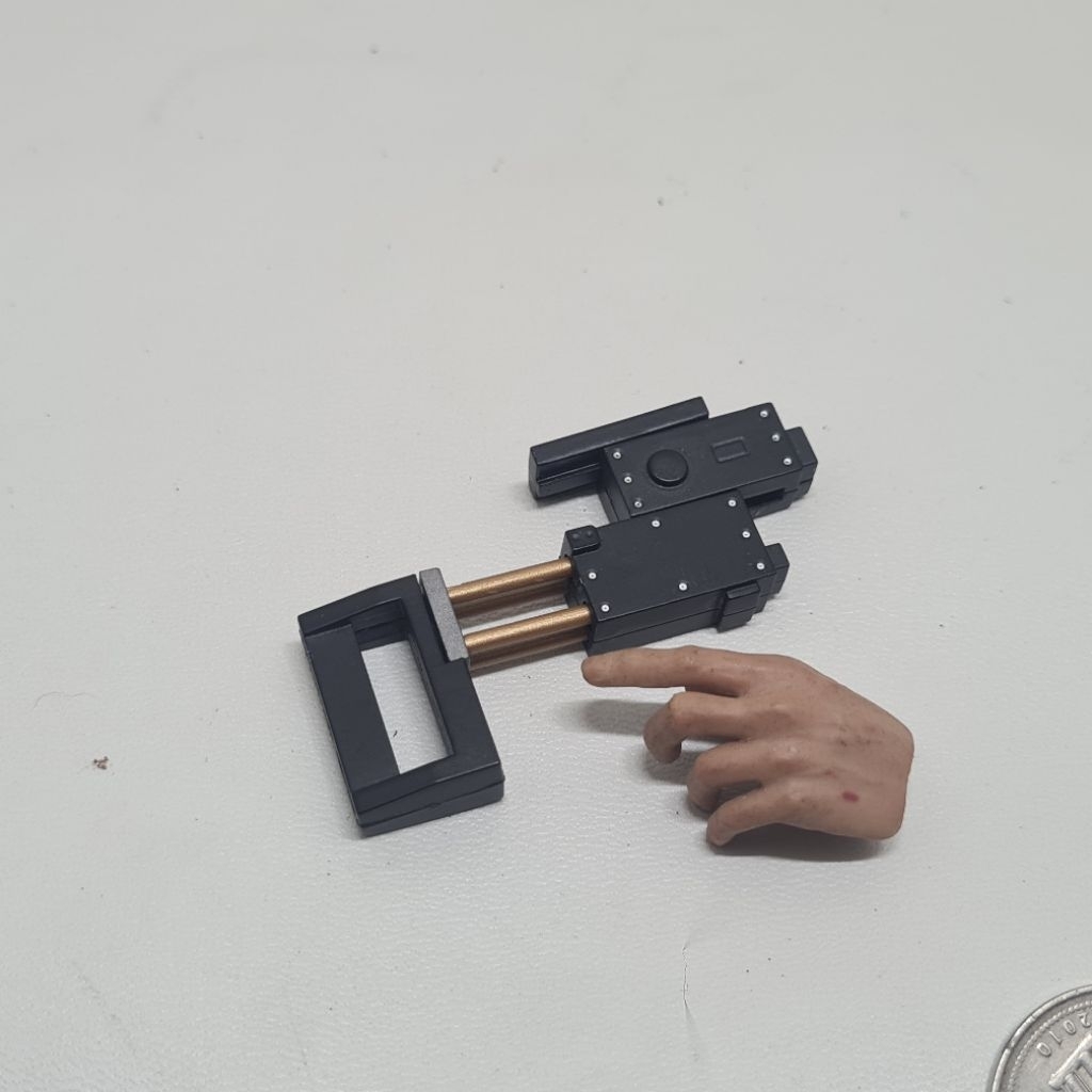 skala 1/6 miniatur kinetic Gunn Batman hot toys mainan figure kitbash