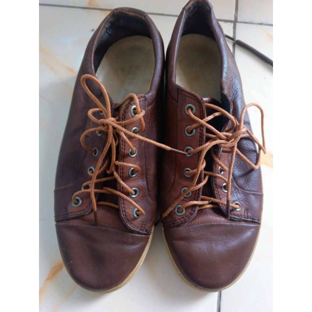 sepatu ECCO