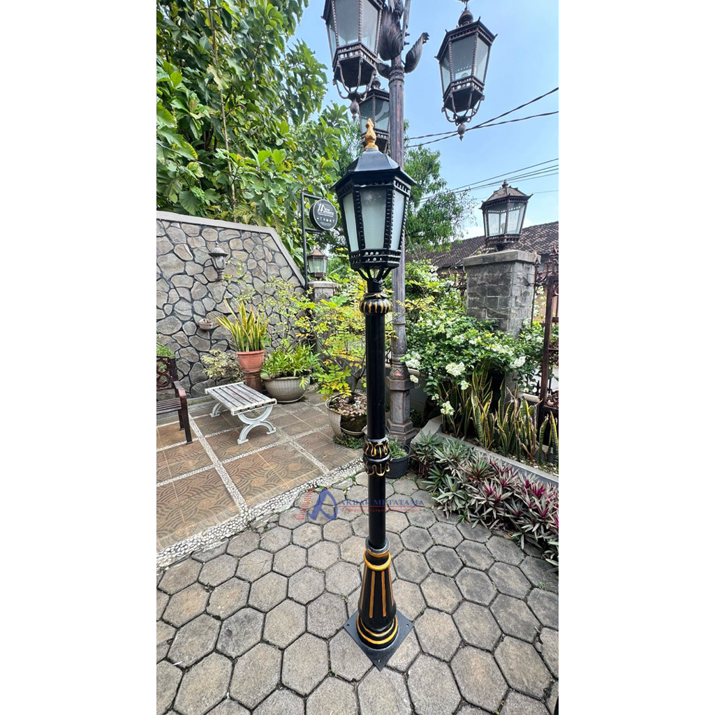 Tiang Lampu antik taman