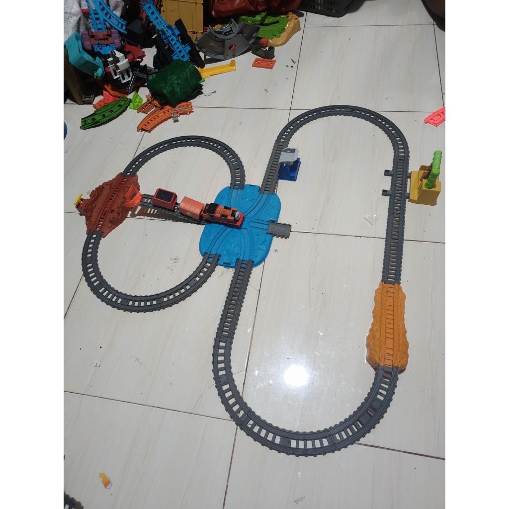 kereta Mainan Anak set Thomas original Mattel track master