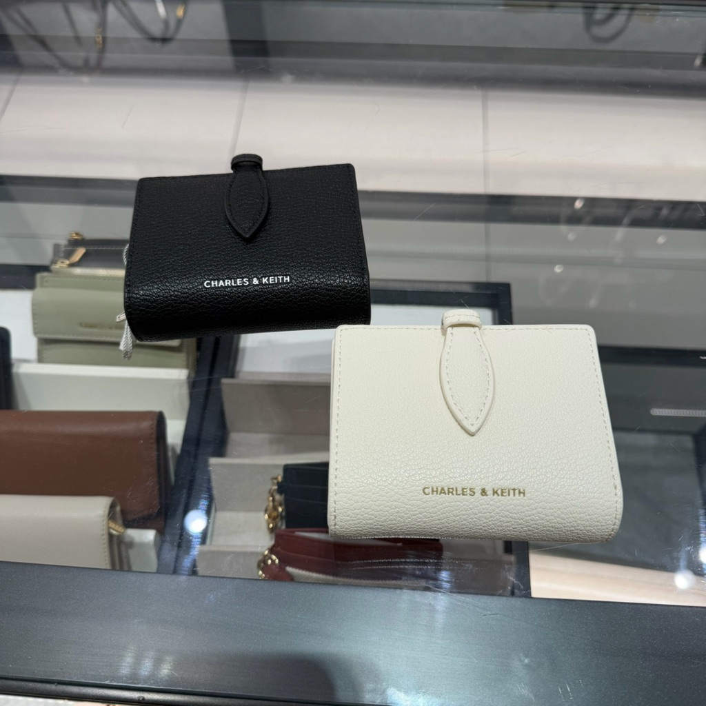 dompet lipat bifold kecil allyn charles&keith