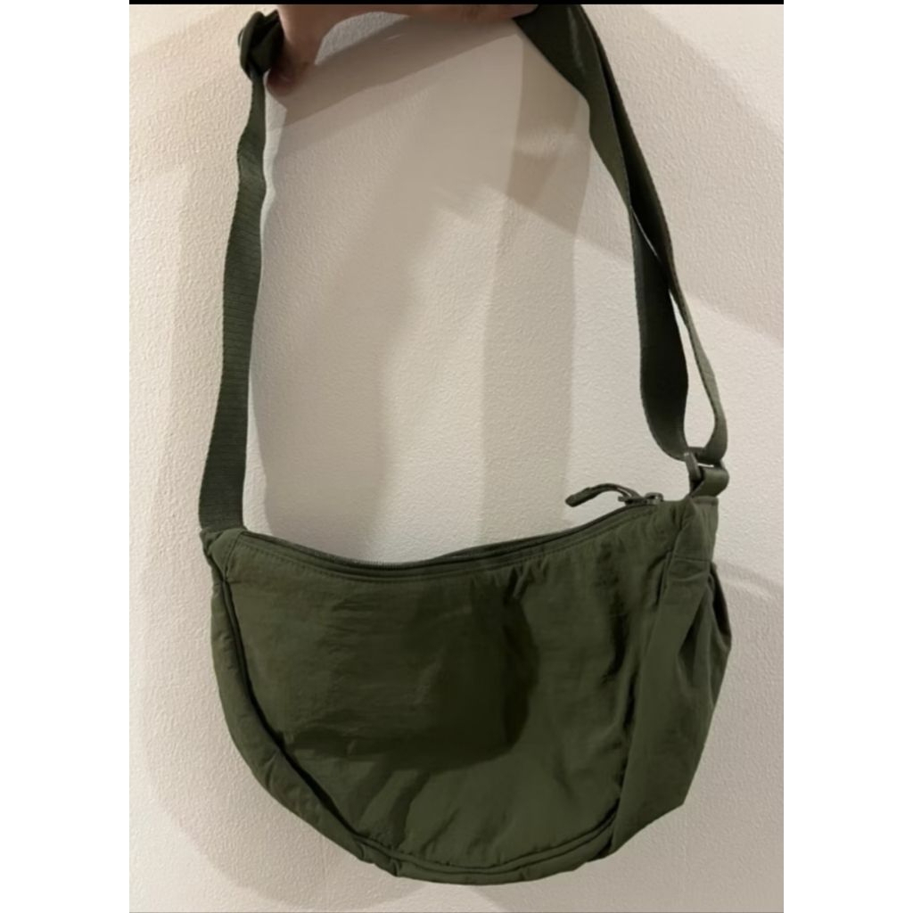 TAS SELEMPANG UNIQLO