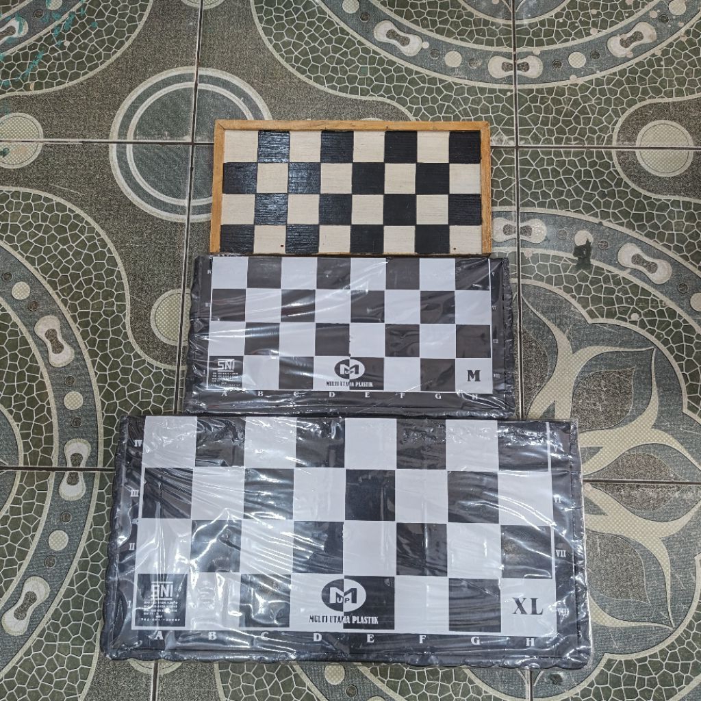 Papan Catur Lipat Plasti/Kayu Ches Board UNIK TOYS