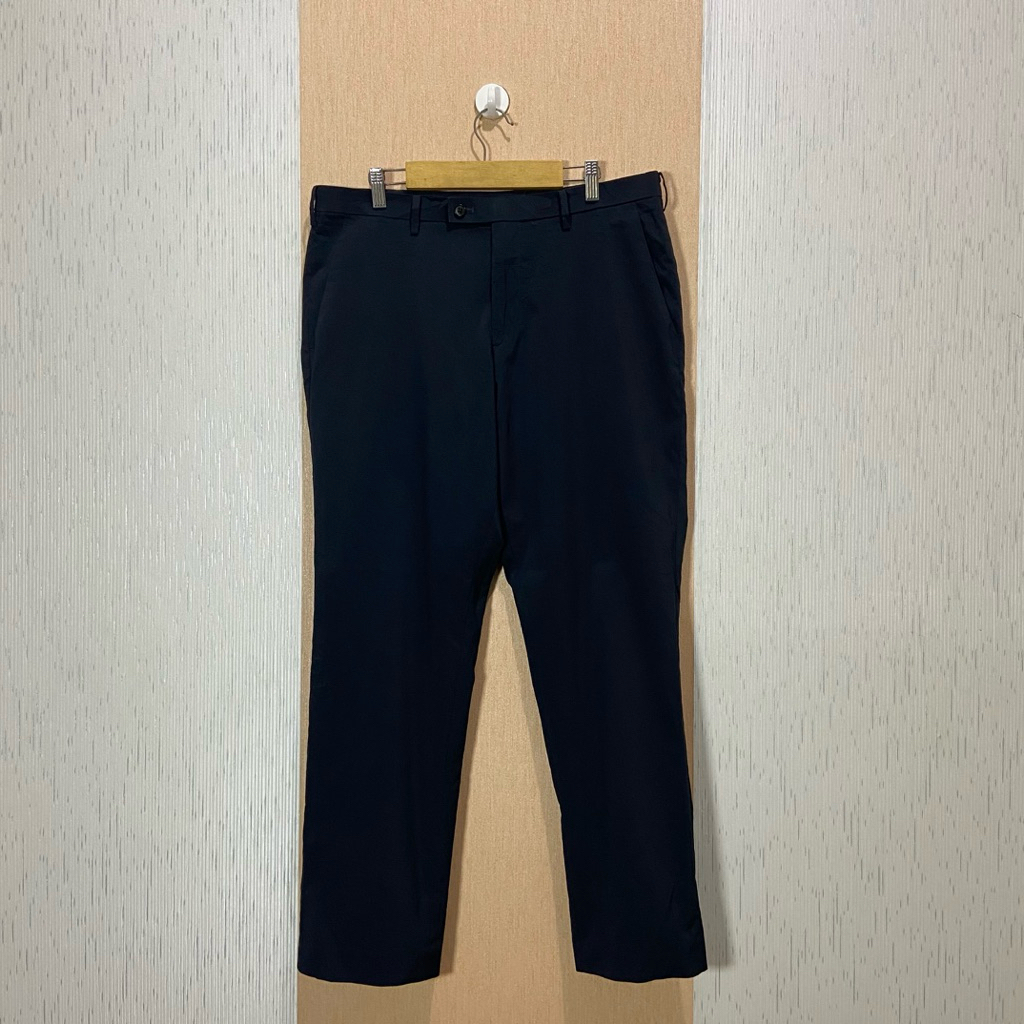 Work Pants UNIQLO AIRSENSE (Ultra Light) / Celana Bahan Pria / Size 34-35