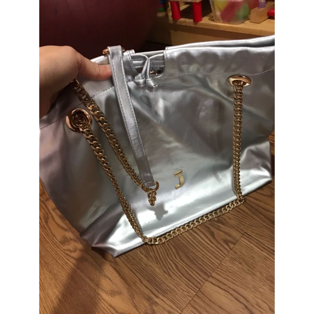 her bag by jodan