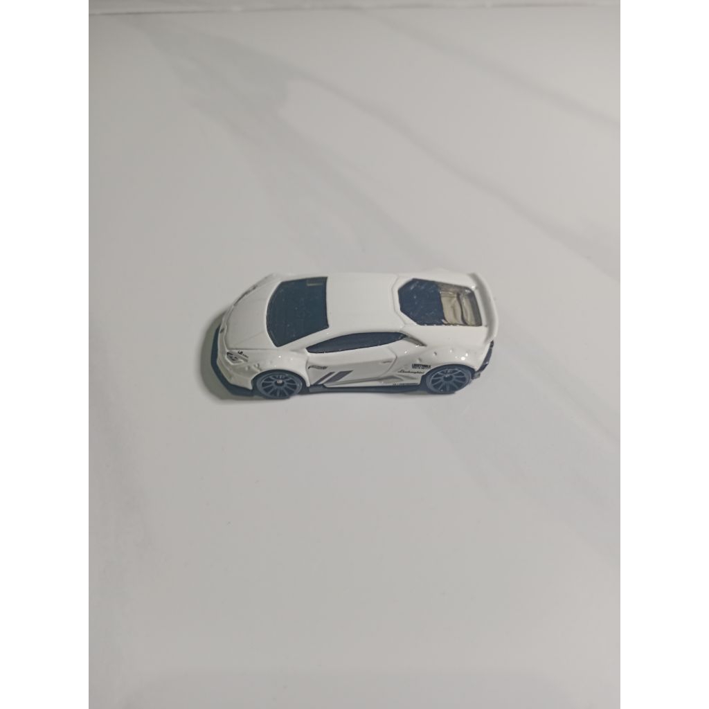 Hot Wheels reguler Lamborghini Huracan white loose