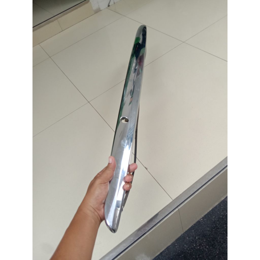 Trunklid Innova lama crom original