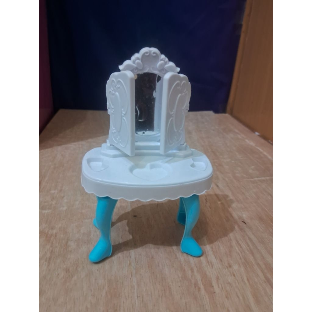 Mainan Meja Rias Set Diorama Perkakas Figure Barbie
