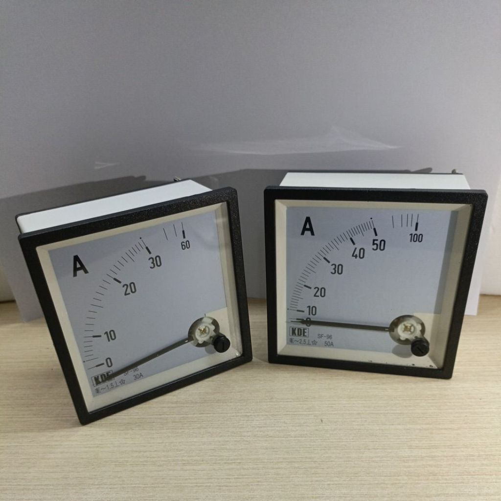 Ampere meter Direct AC 30a. 50a. analog. Size 96x96. mengukur arus AC. 2 pilihan ampere. Merk KDE