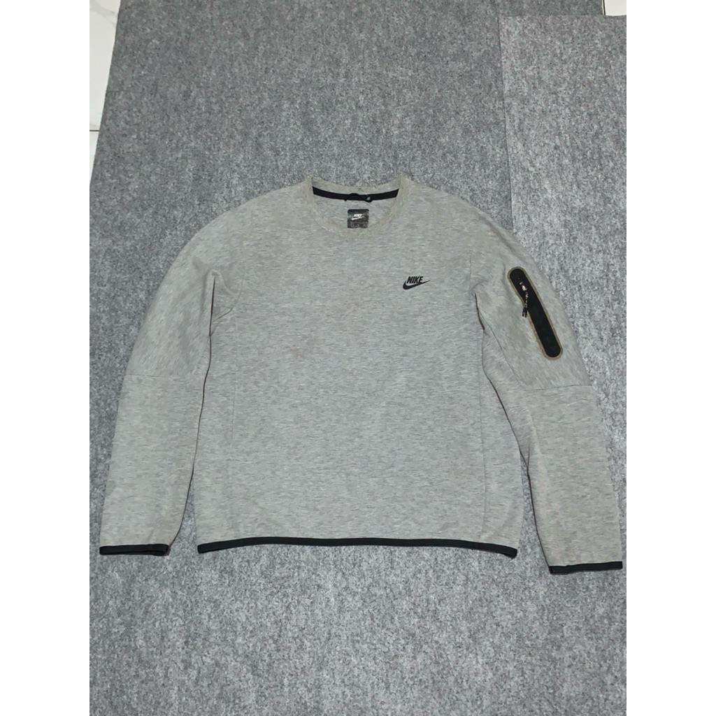 crewneck nike tech fleece