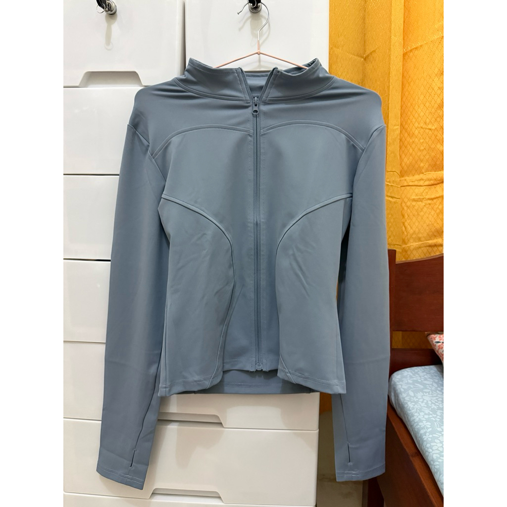 preloved jaket olahraga