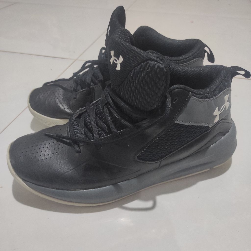 sepatu basket preloved under armour