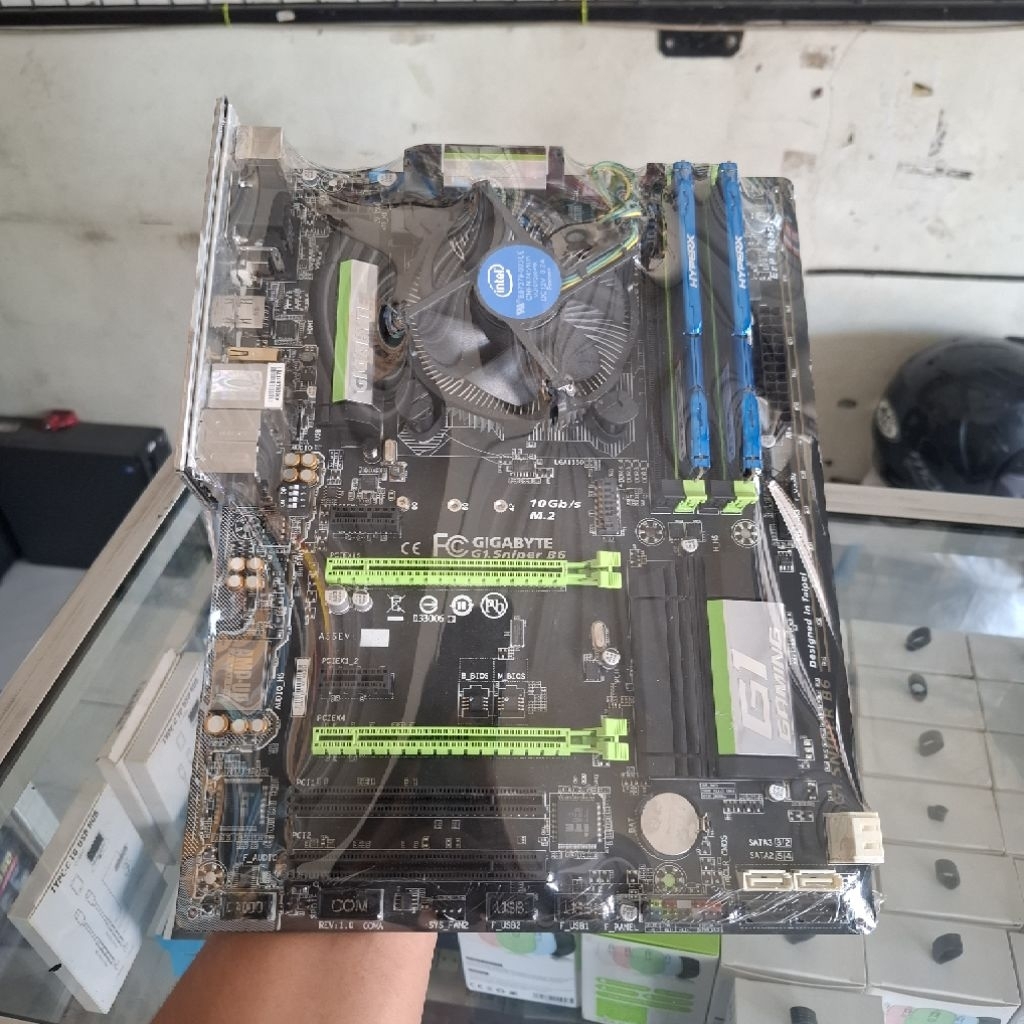 Motherboard Gigabyte G1 Sniper B6 + Processor Core i7 Gen 4 Include Ram 8GB And Fun Processor