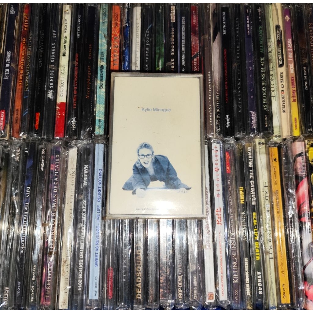 Kaset Kylie Minogue - Kylie Minogue