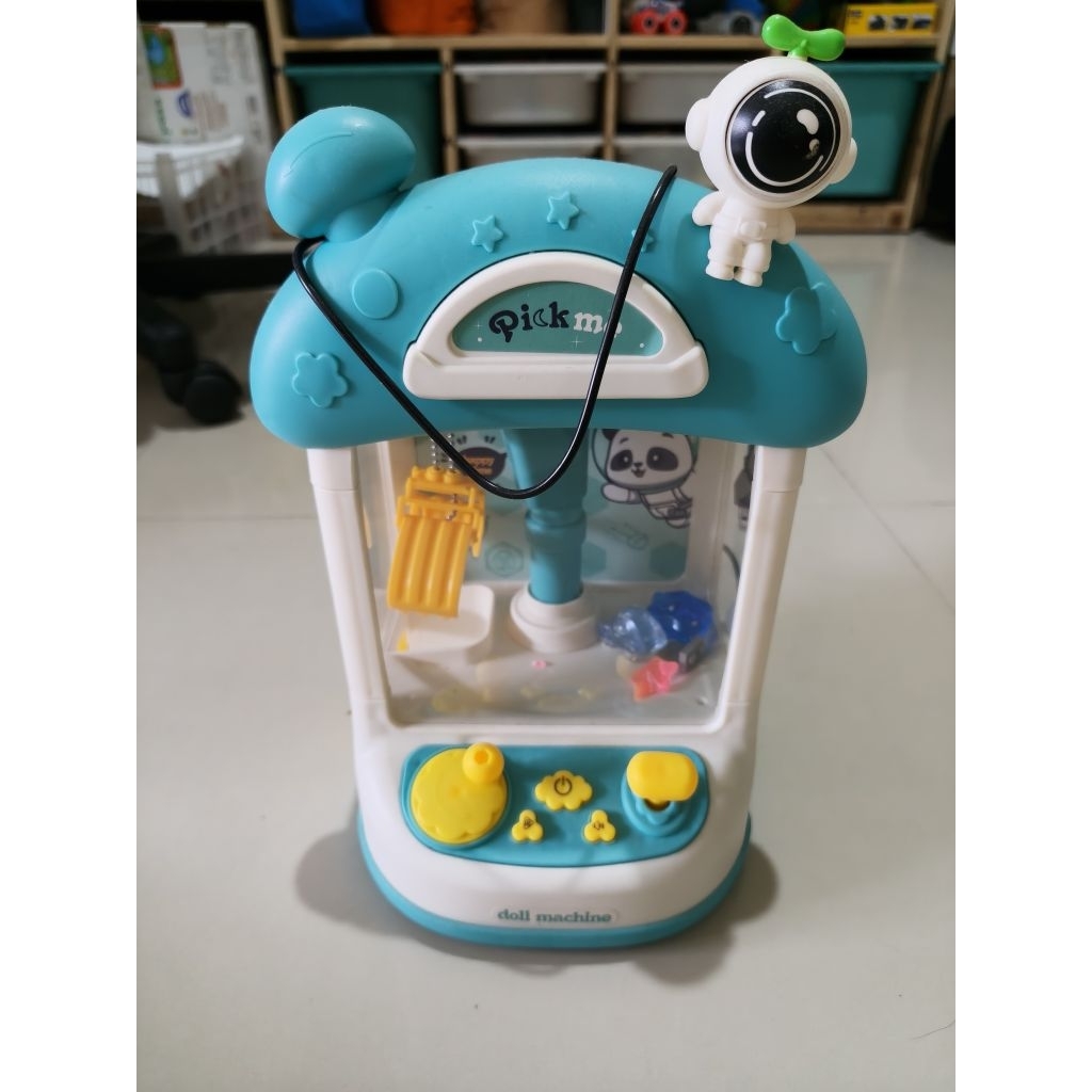 mainan anak capit boneka