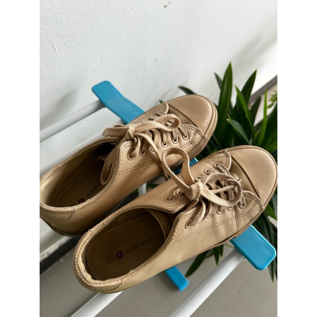 Preloved Sneakers Airwalk size 38