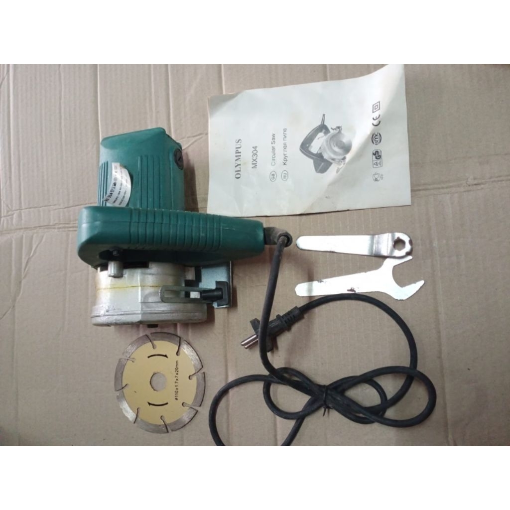 Mesin Potong Keramik/granit dengan  daya 1.200 Watt  komplit mata Potong 110mm, Presisi dan Efisien