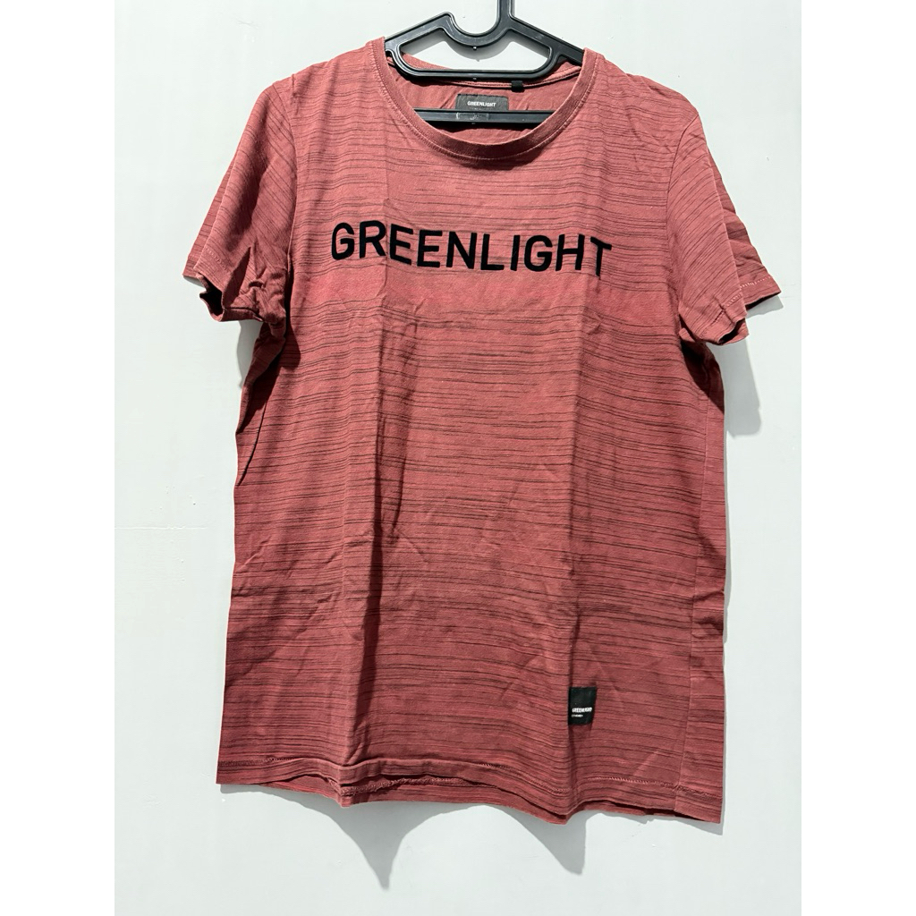 kaos warna maroon (preloved)