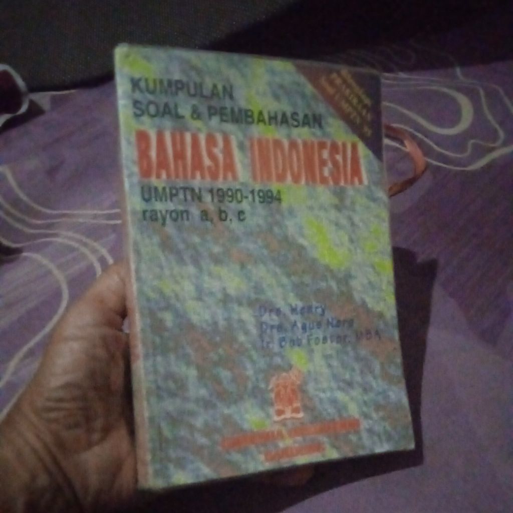 buku Kumpulan Soal & Pembahasan Bahasa Indonesia UMPTN 1990-1994 rayon a,b,C, buku original jadul