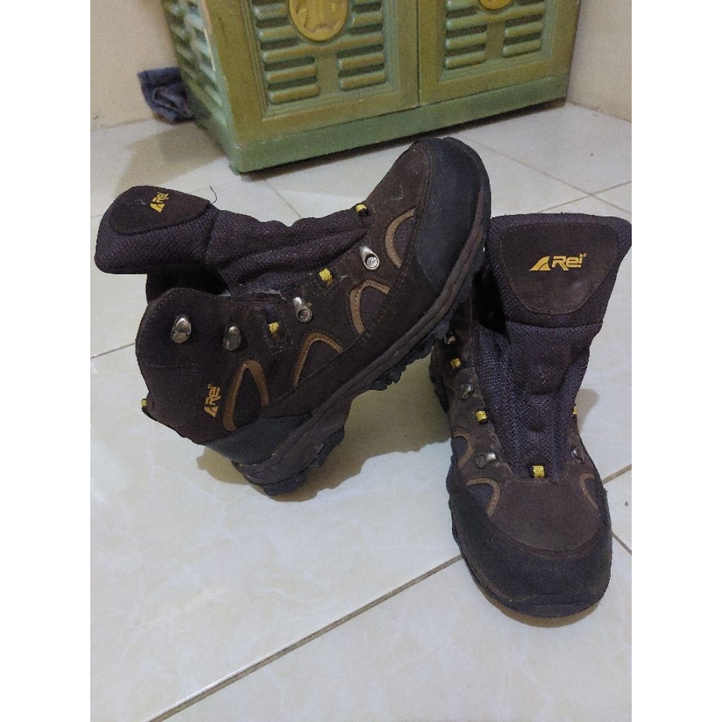 sepatu arei size42/sepatu gunung arei size42