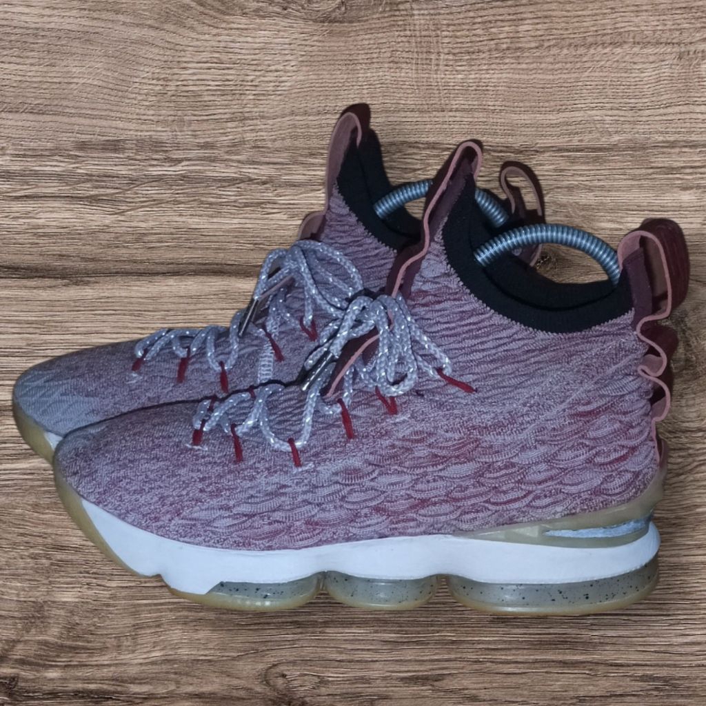 Nike lebron james15 size 43