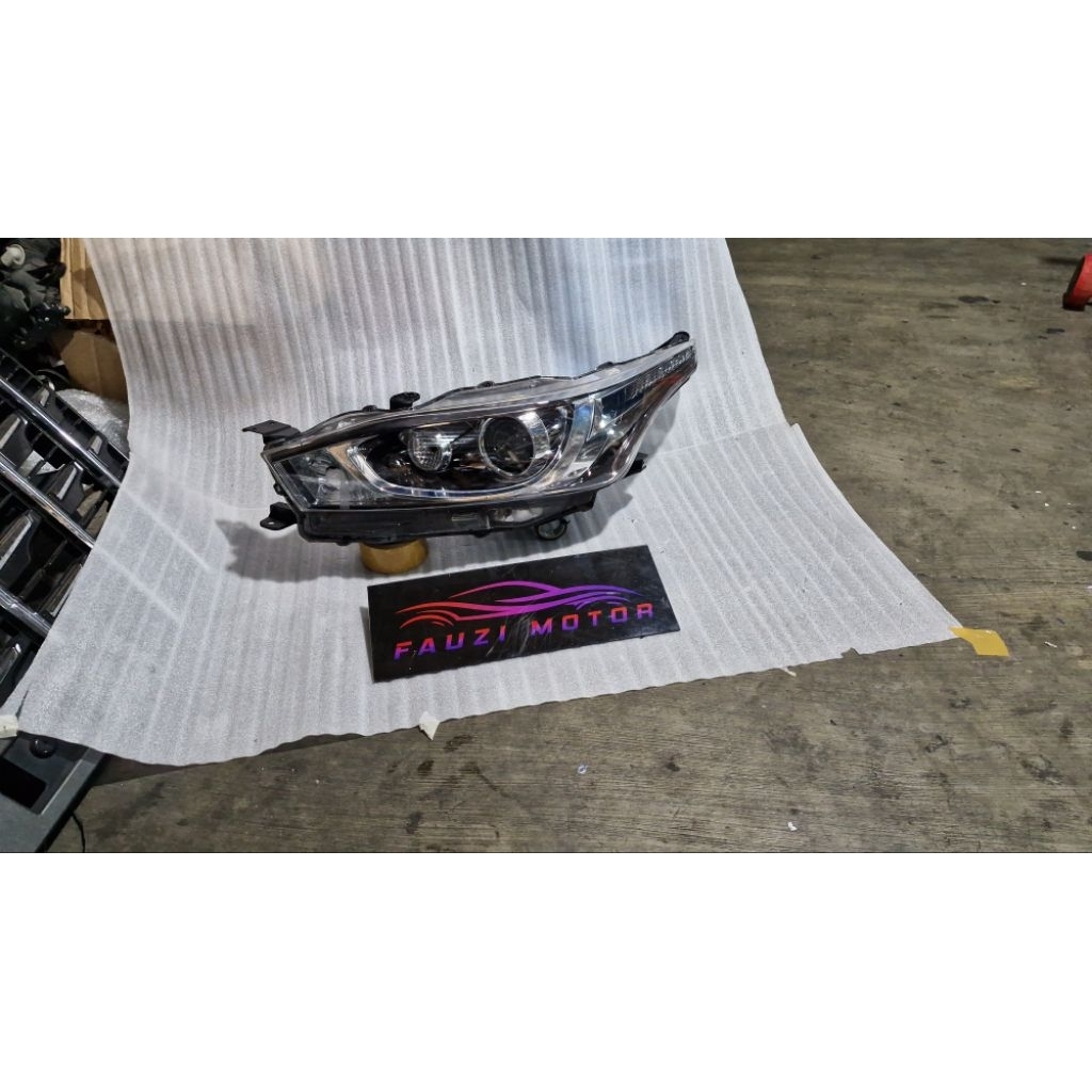 Head lamp lampu depan toyota yaris 2015 2016 2017 original