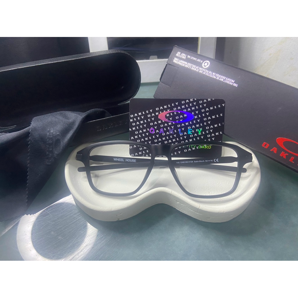 OAKLEY SECOND ORIGINAL EX DISPLAY BERKUALITAS DAN MULUS