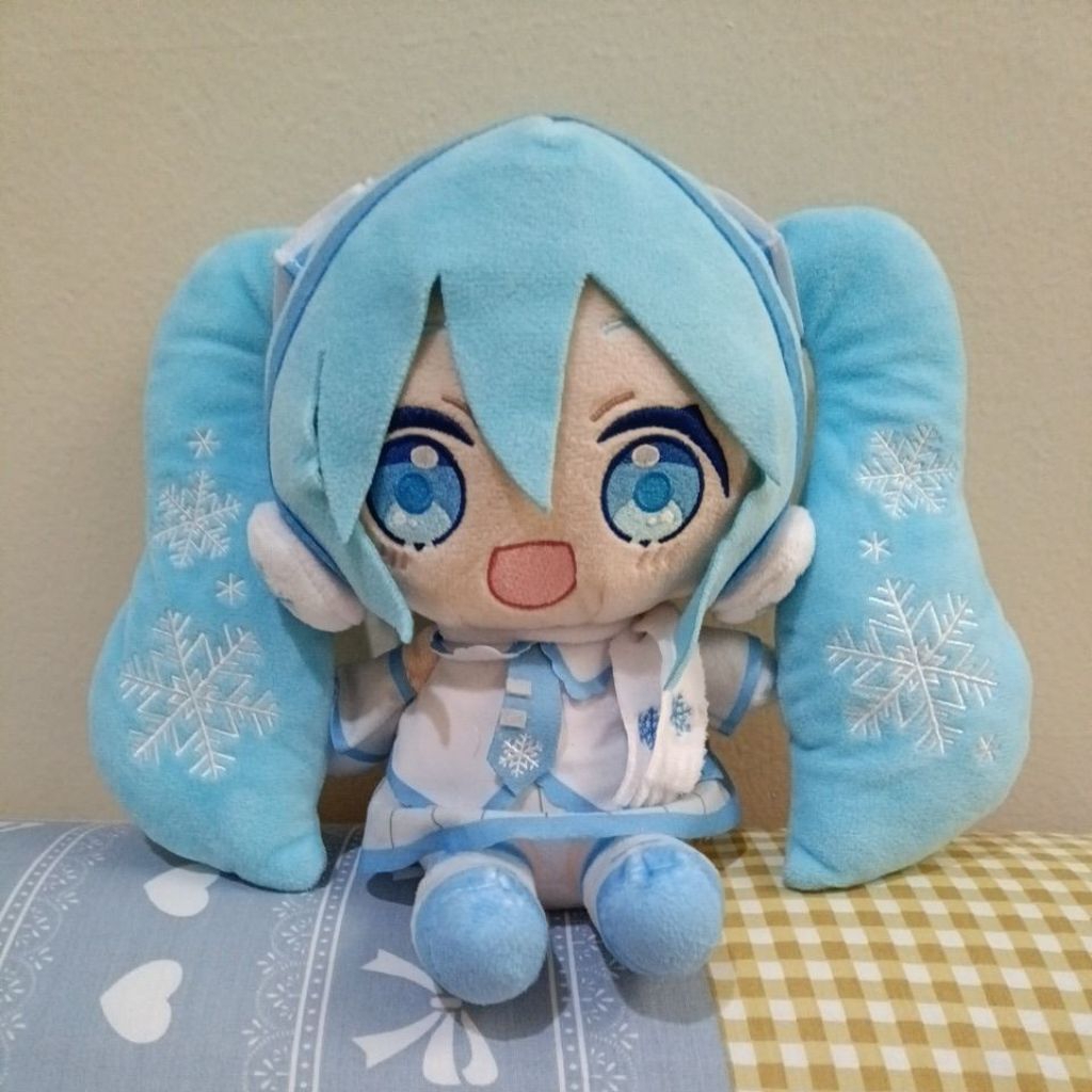 boneka hatsune miku snowmiku