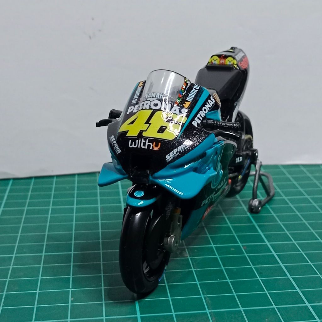 Diecast MotoGP 2021 Maisto 1/18 Custom Rossi 46 Yamaha Petronas SRT