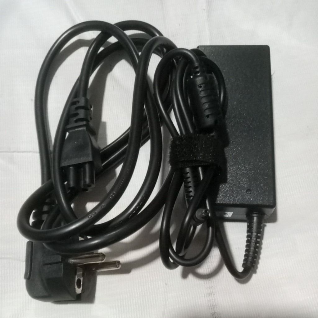 Adaptor Laptop Acer lubang kecil 3.0x1.0mm