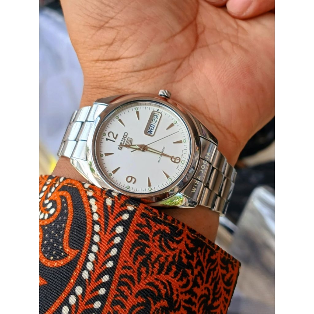 Seiko Explorer Shark Tooth SNX121  Oyster Style