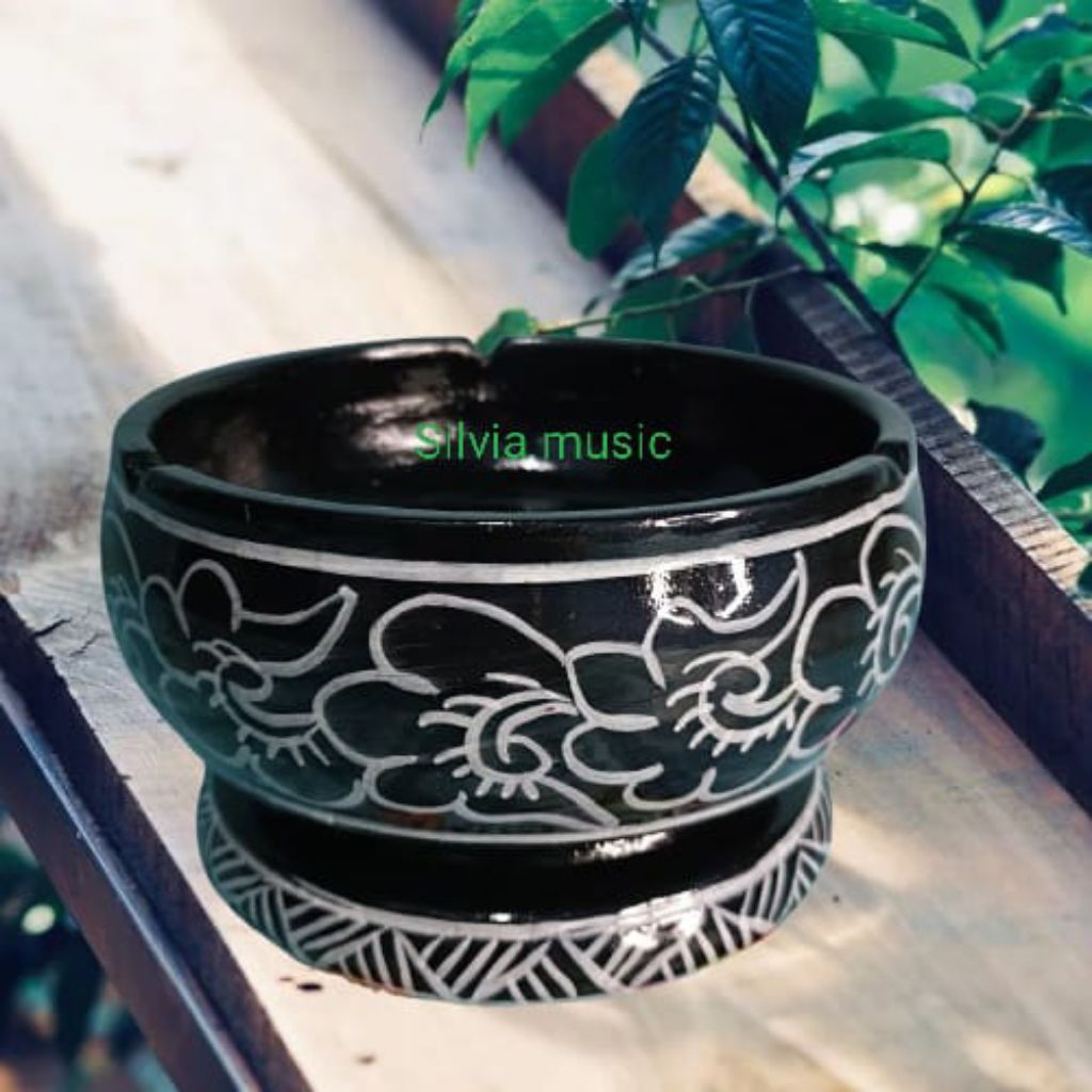 asbak kayu mahoni motif batik hitam