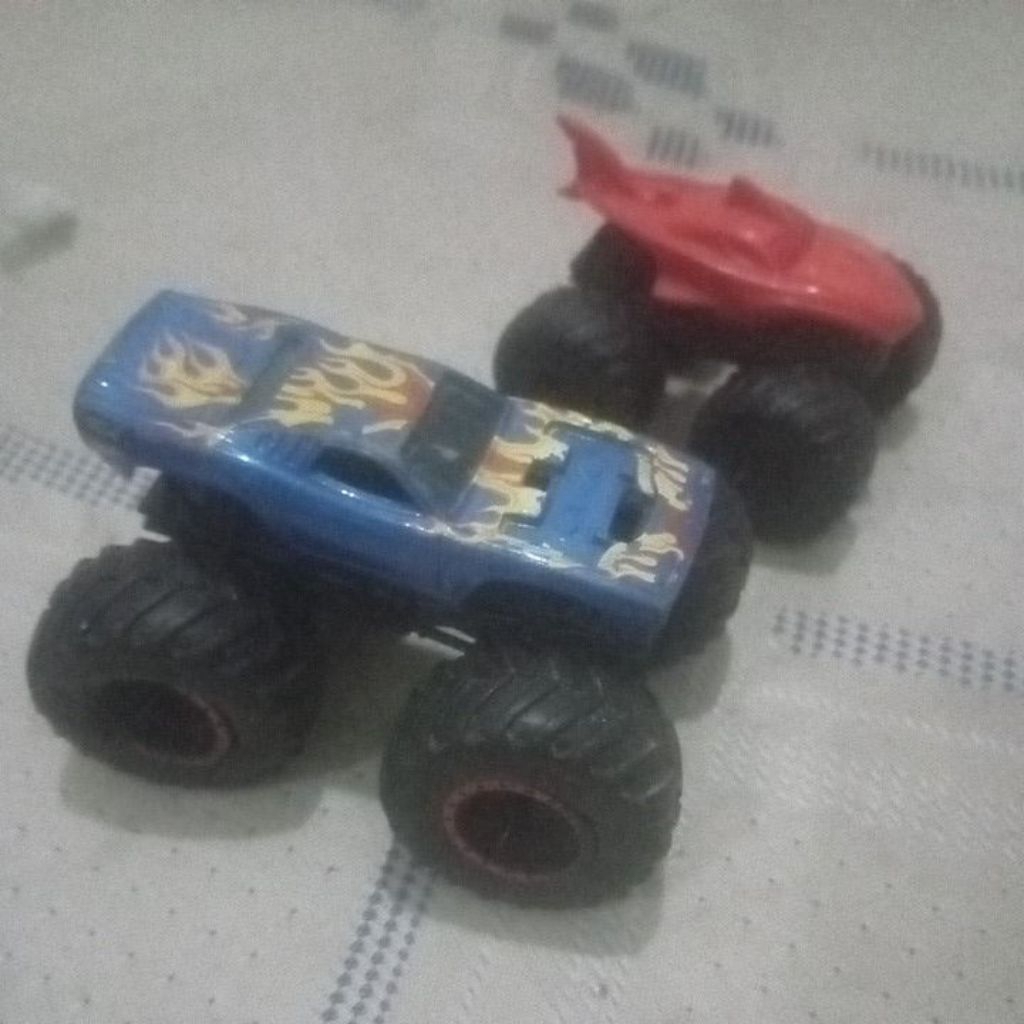 hot Wheels monster jam losse juhot Wheels monster jam losse junk sesuai foto