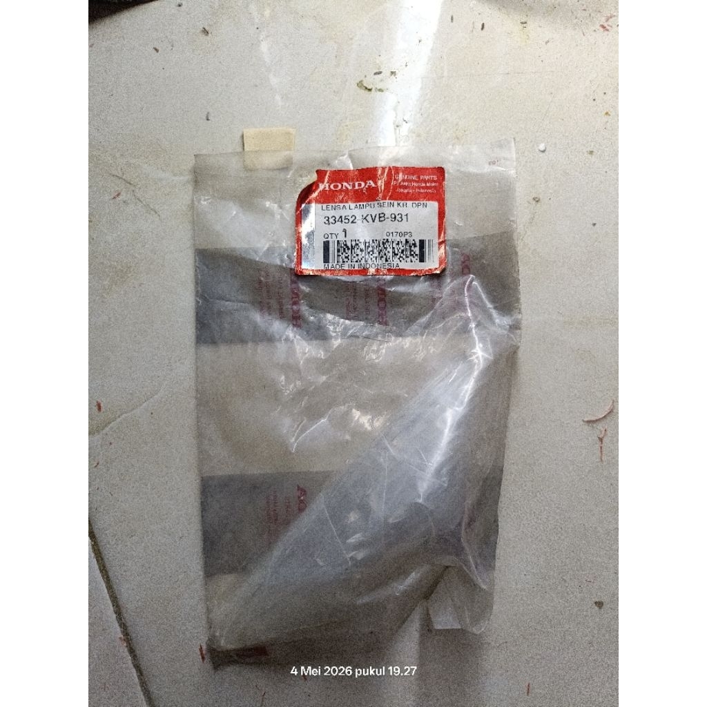 mika kaca lampu sein depan kanan  Honda Vario 110 lama old 33452 kvb 931