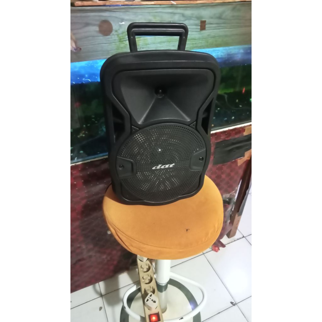 Speaker bluetooth Merk DAT speaker 8 inc mesin sudah gantian ya