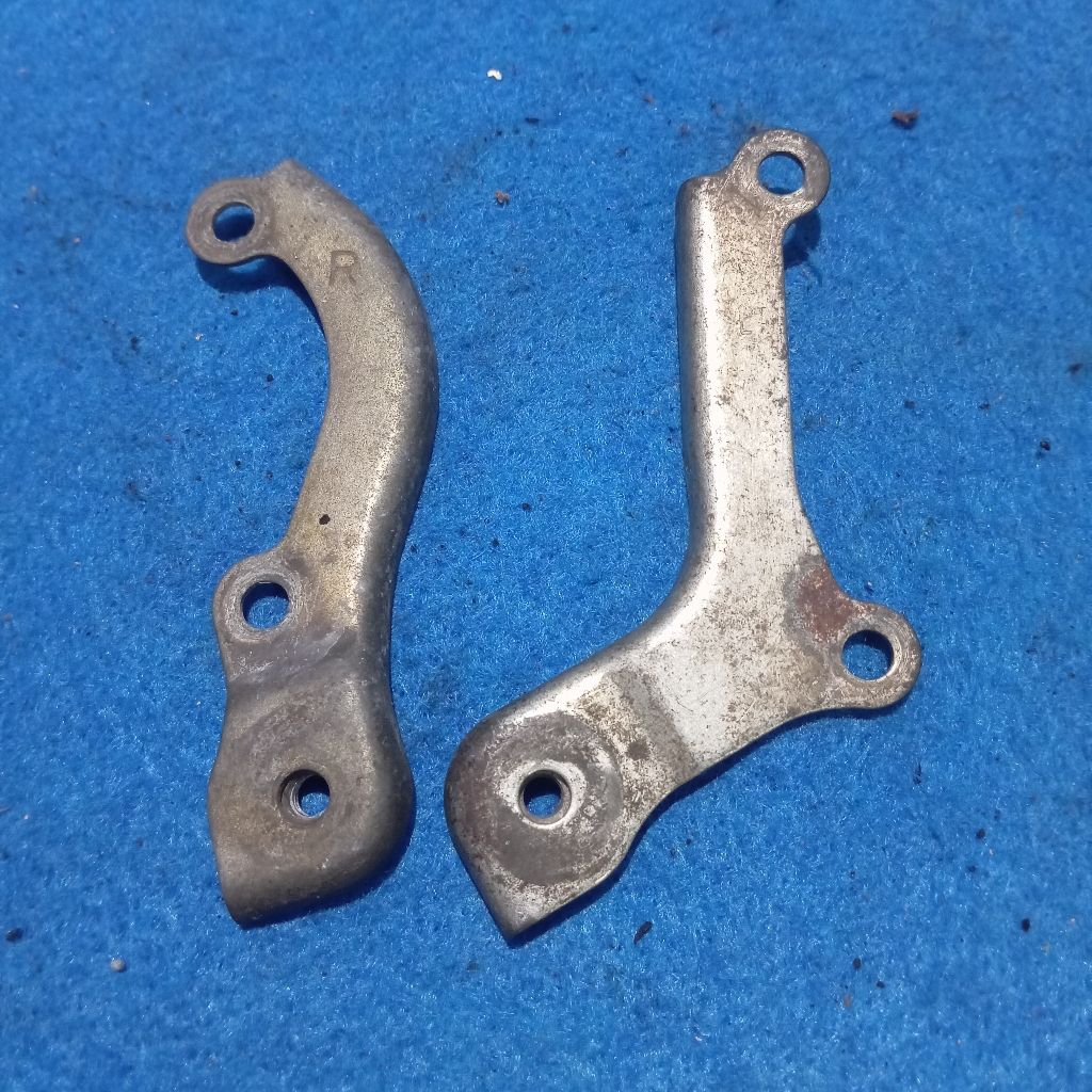 bracket breket dudukan pangkon tebeng bodi body sayap samping bawah Suzuki satria Fu 150 original
