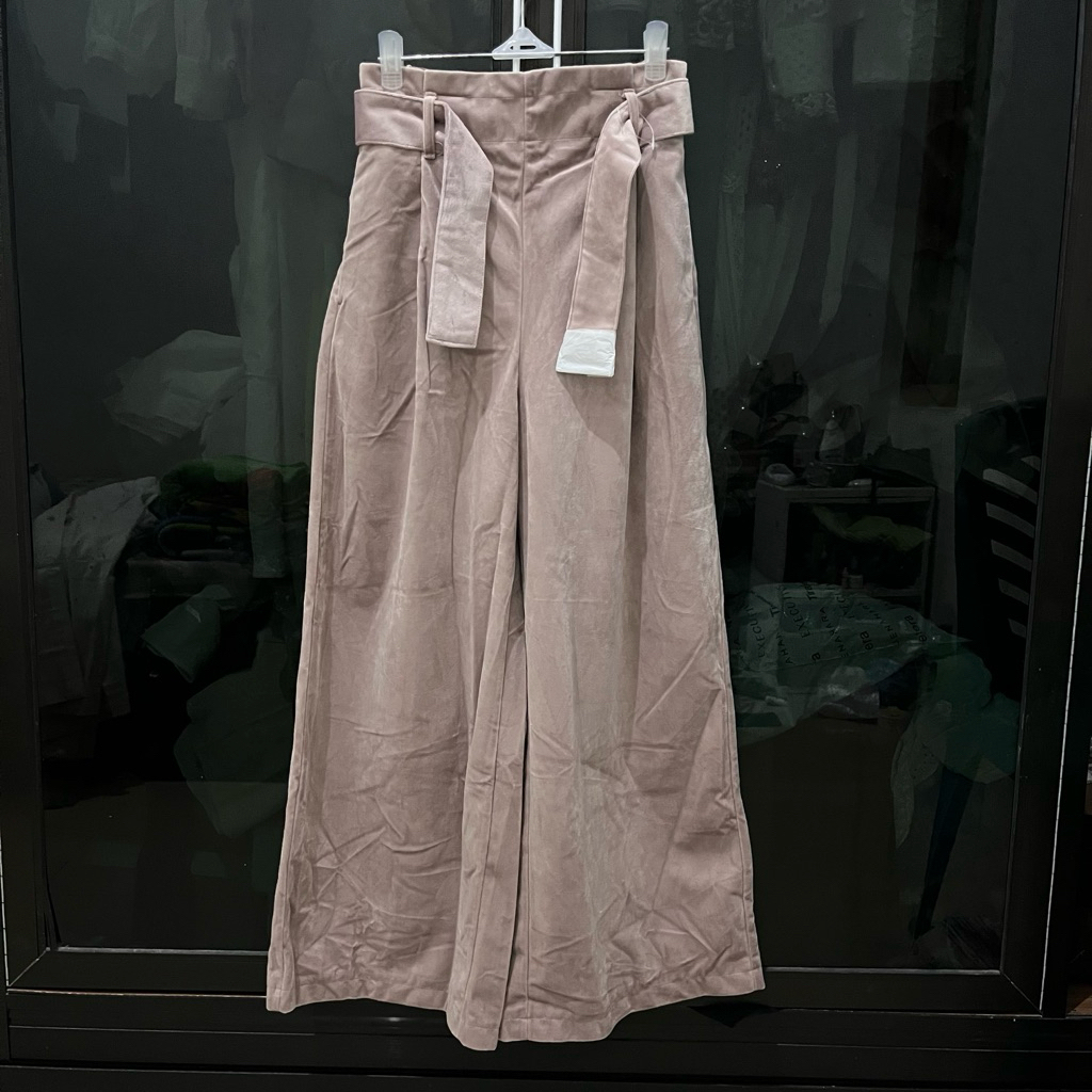 GU Wide Kulot Velvet With Belt New