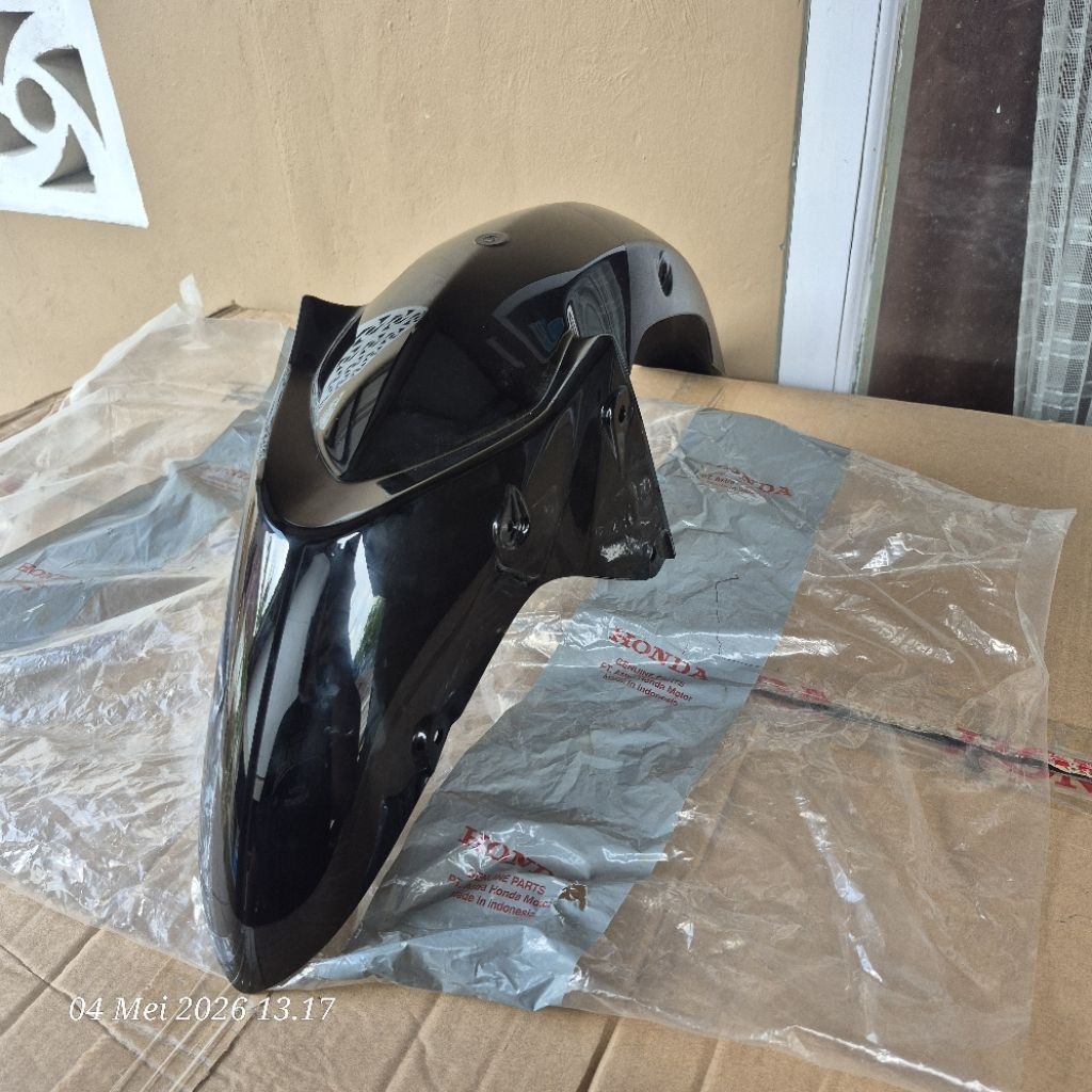 Spakbor slebor depan Honda blade bled karbu 110 hitam original ahm.honda 61100-kwb-920fmb
