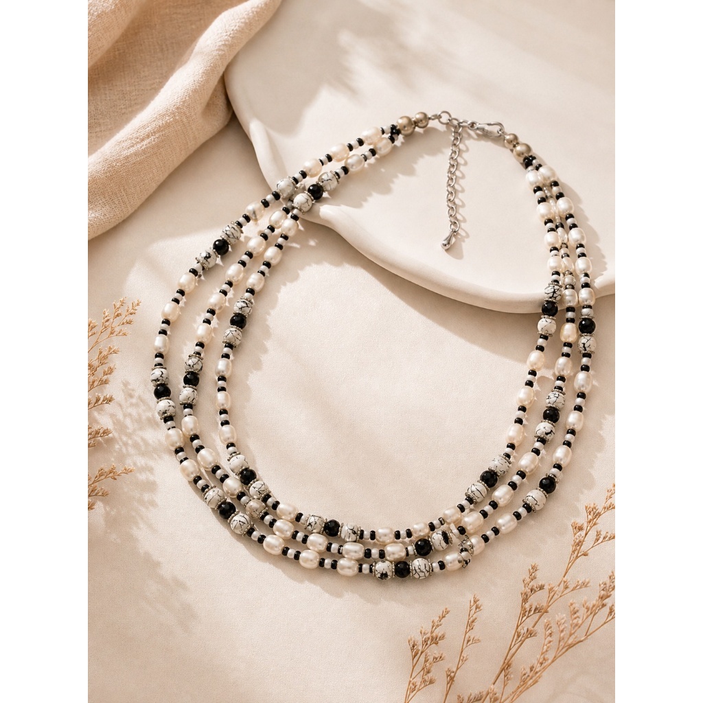 Kalung Multi-Layer Manik Mutiara & Batu Marmer – Monochrome Chic