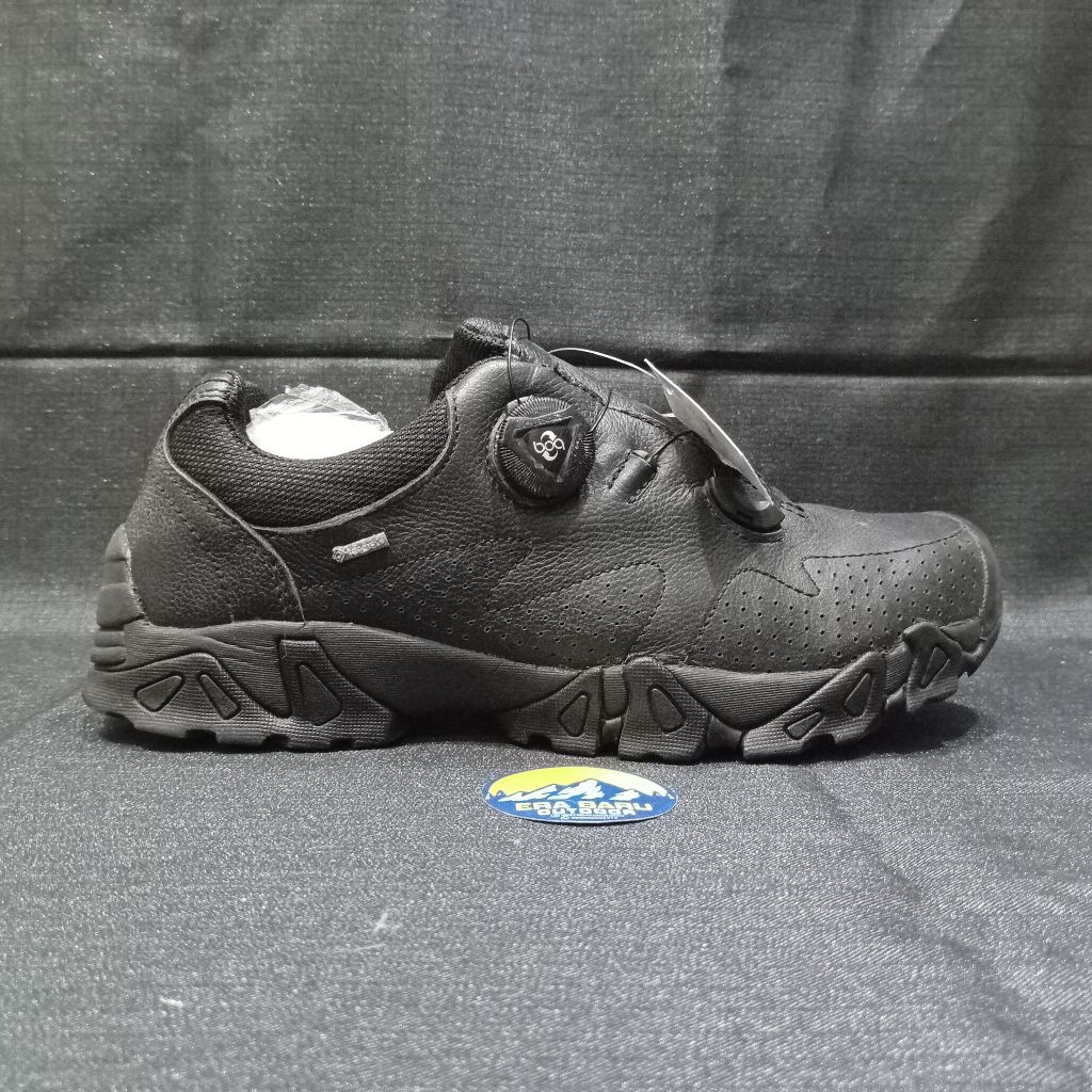 Sepatu Gunung Outdoor TREKSTA