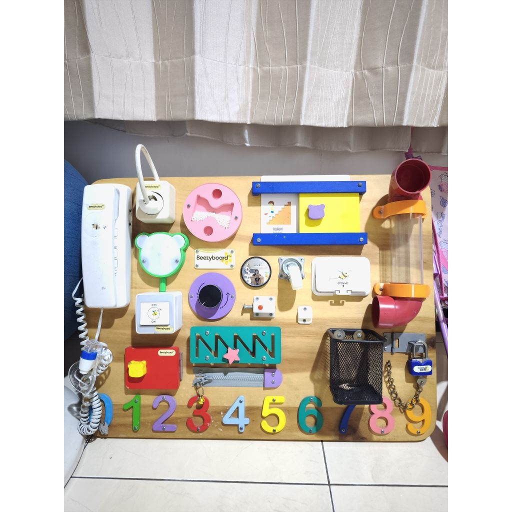 Beezy board mainan busy Montessori bayi batita dan anak sensori motorik edukatif preloved like new C