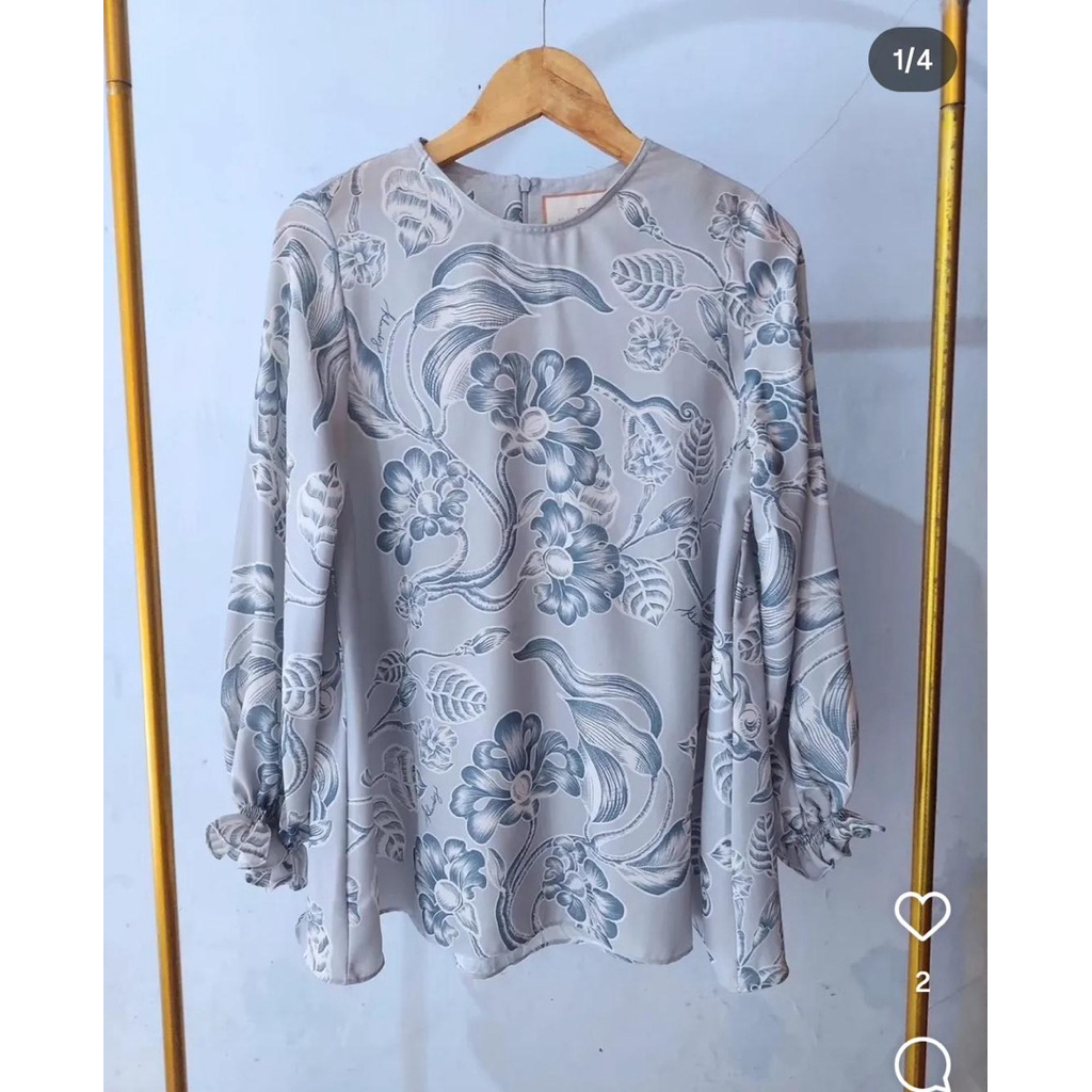 preloved  wearing klamby blouse
