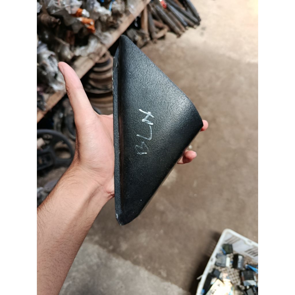 Cover spion dalam( KIRI )Baleno 97-2001 original