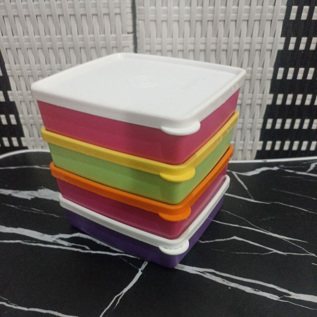 Largei square away preloved