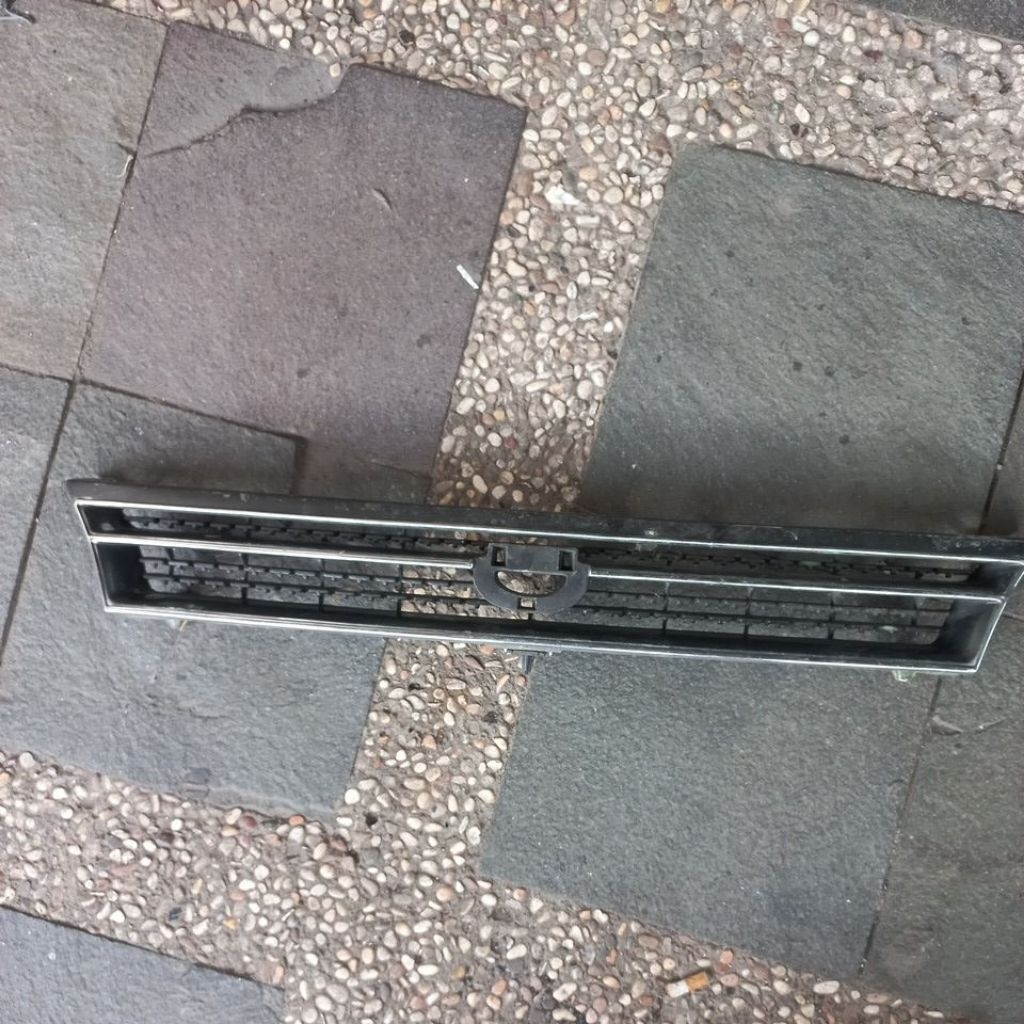 GRILL TOYOTA GREAT COROLLA AE101 ORIGIMAL